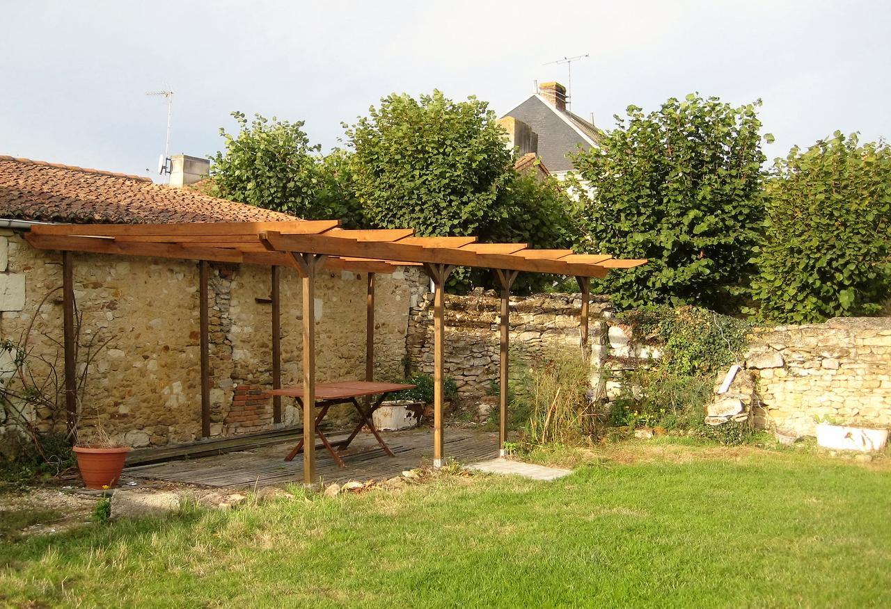 Chambre D'Hotes Oiron, Deux Sevres - Not Near Taize, Burgundy Bed & Breakfast Exterior photo